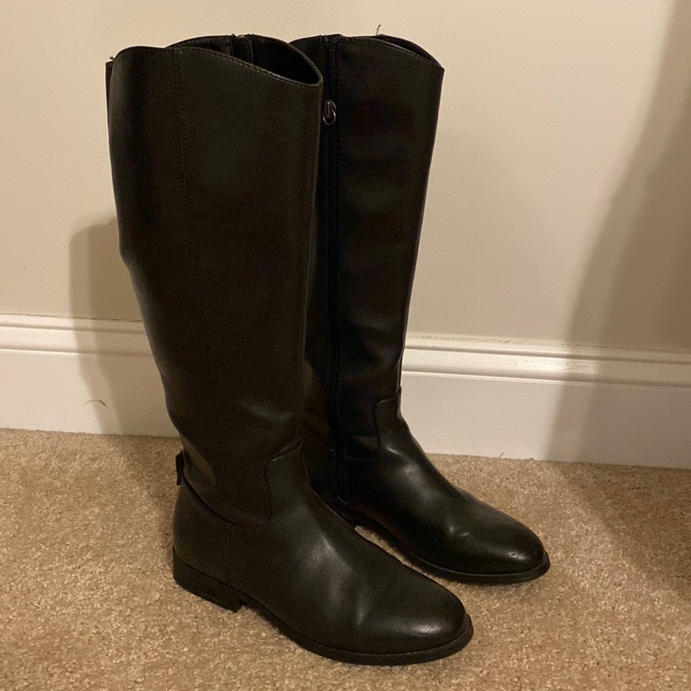 Women’s black boots